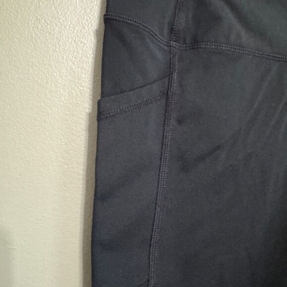 ZYIA ACTIVE Black Pocket Cropped Leggings - Picture 4 of 6